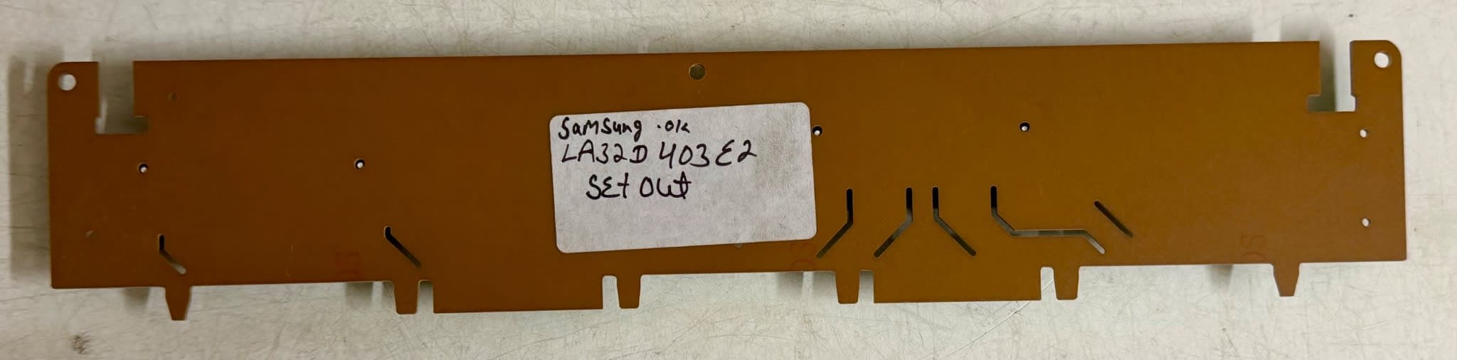 SAMSUNG LA32D403E2 — back