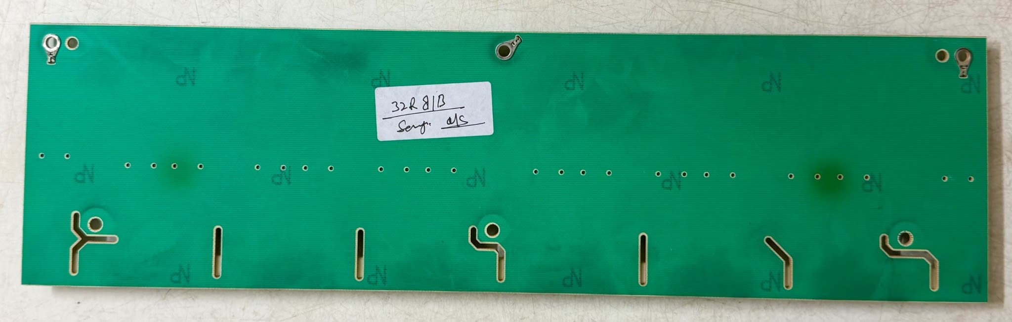 SAMSUNG 32R81B — back