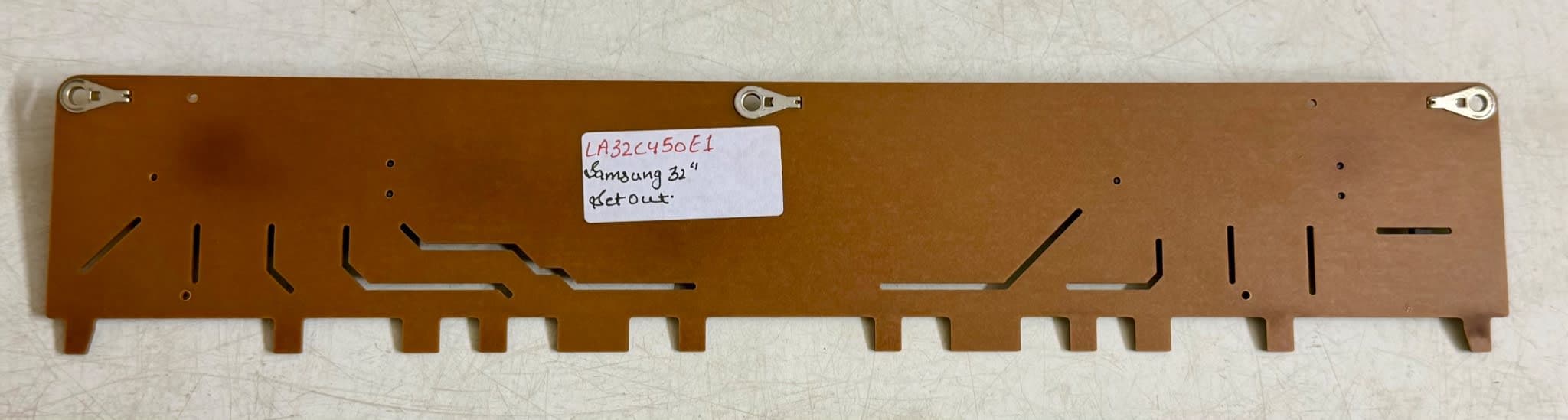 SAMSUNG LA32C450E1 — back